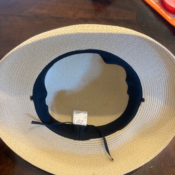 NWT women’s straw hat with beige ribbon / bow - Picture 3 of 6